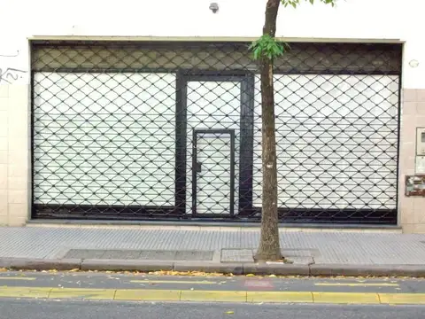 Local en PBº Y SOTANO. RECICLADO.BAÑO CON DUCHA.-Al  Valor  del Alquiler Hay que sumarle el IVA