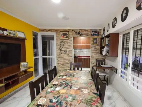 VENTA CASA 4 AMB CON QUINCHO Y COCHERA