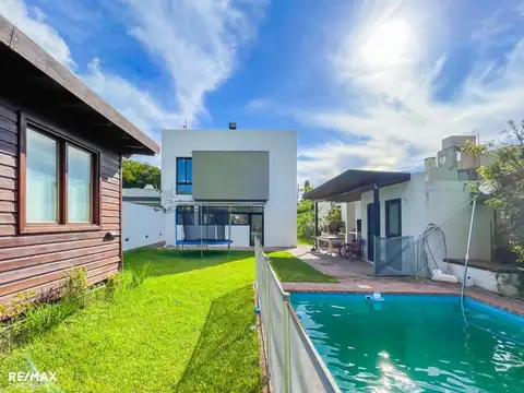 Casa en Venta con 2 cocheras