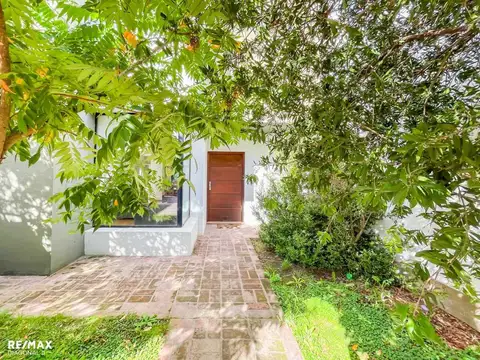 Casa en Venta en City Bell – Parque y Pileta