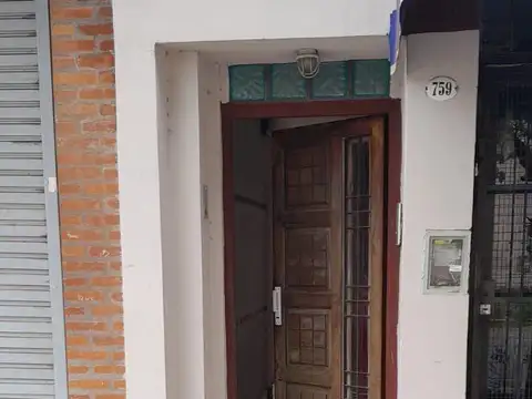 ALQUILER PH  3 AMBIENTES CON PATIO Y PARRILLA - ESTACIÓN DE WILDE - AVELLANEDA