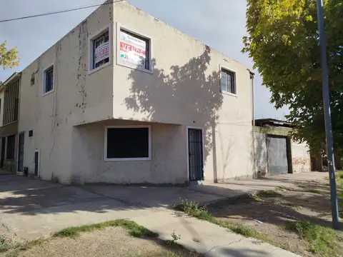 EXCELENTE UBICACION A 3 CUADRAS PLAZA GODOY CRUZ 3 DEPTOS SE VENDE TOTALIDAD