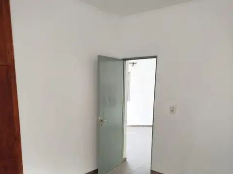 EXCELENTE UBICACION A 3 CUADRAS PLAZA GODOY CRUZ 3 DEPTOS SE VENDE TOTALIDAD