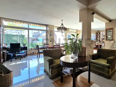 VENTA CASA 6 AMBIENTES  CON GRAN PARQUE EN  VILLA BALLESTER
