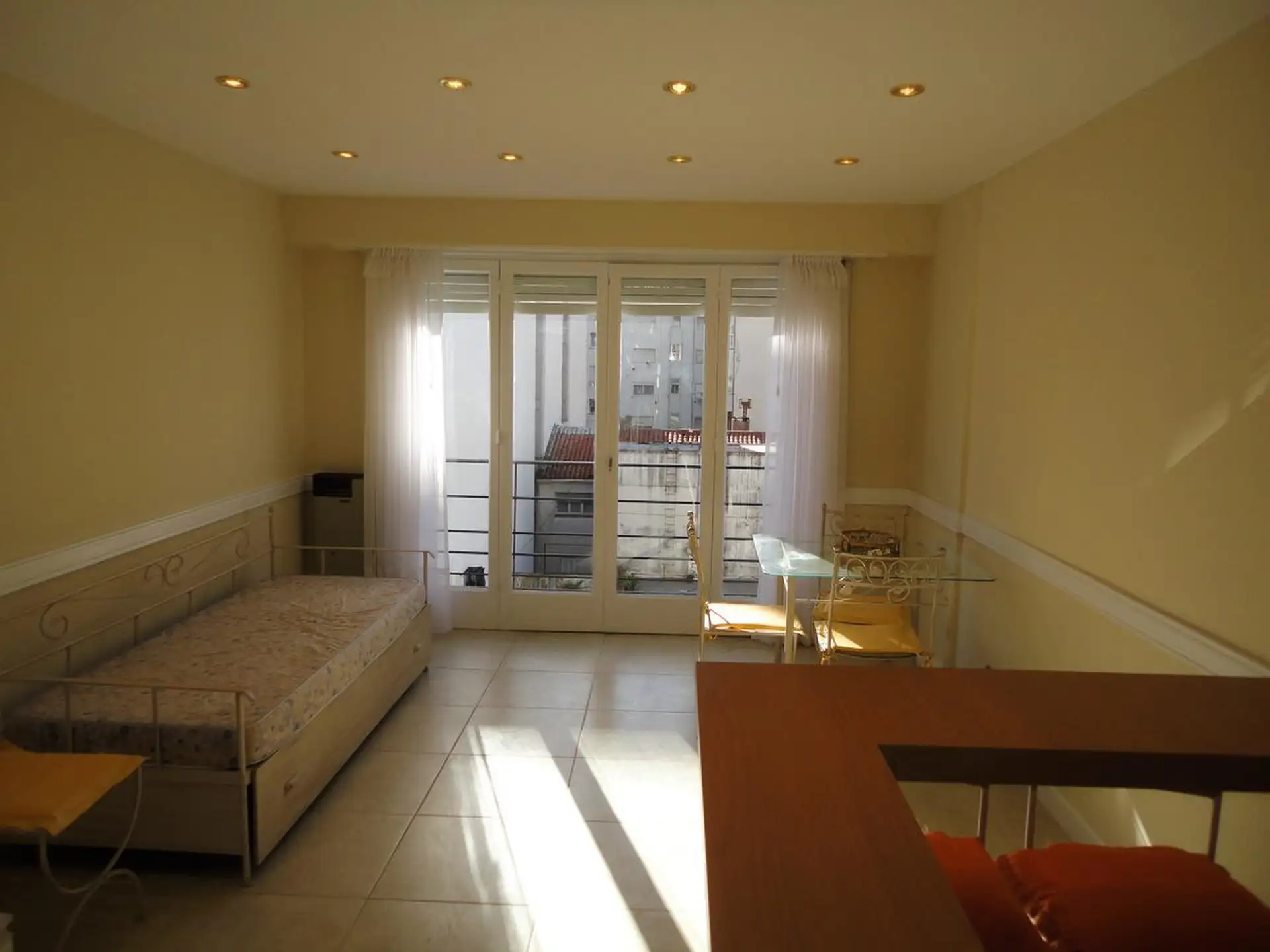 Departamento 1 ambiente a la calle