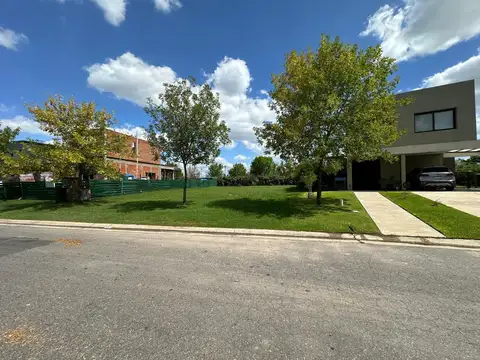 LOTE EN VENTA - BARRIO ARAUCARIAS - PUERTOS DEL LAGO