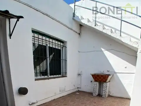 Casa 2 ambientes con 1 baño