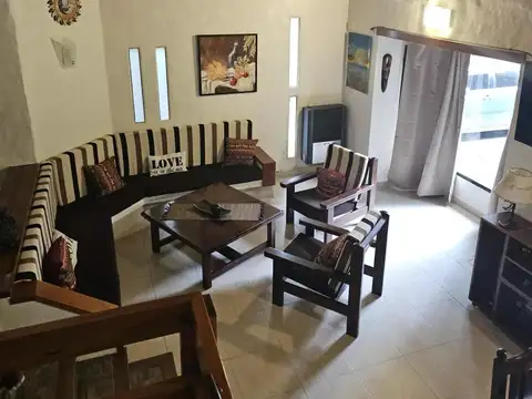 Casa 4 ambientes con 4 baños