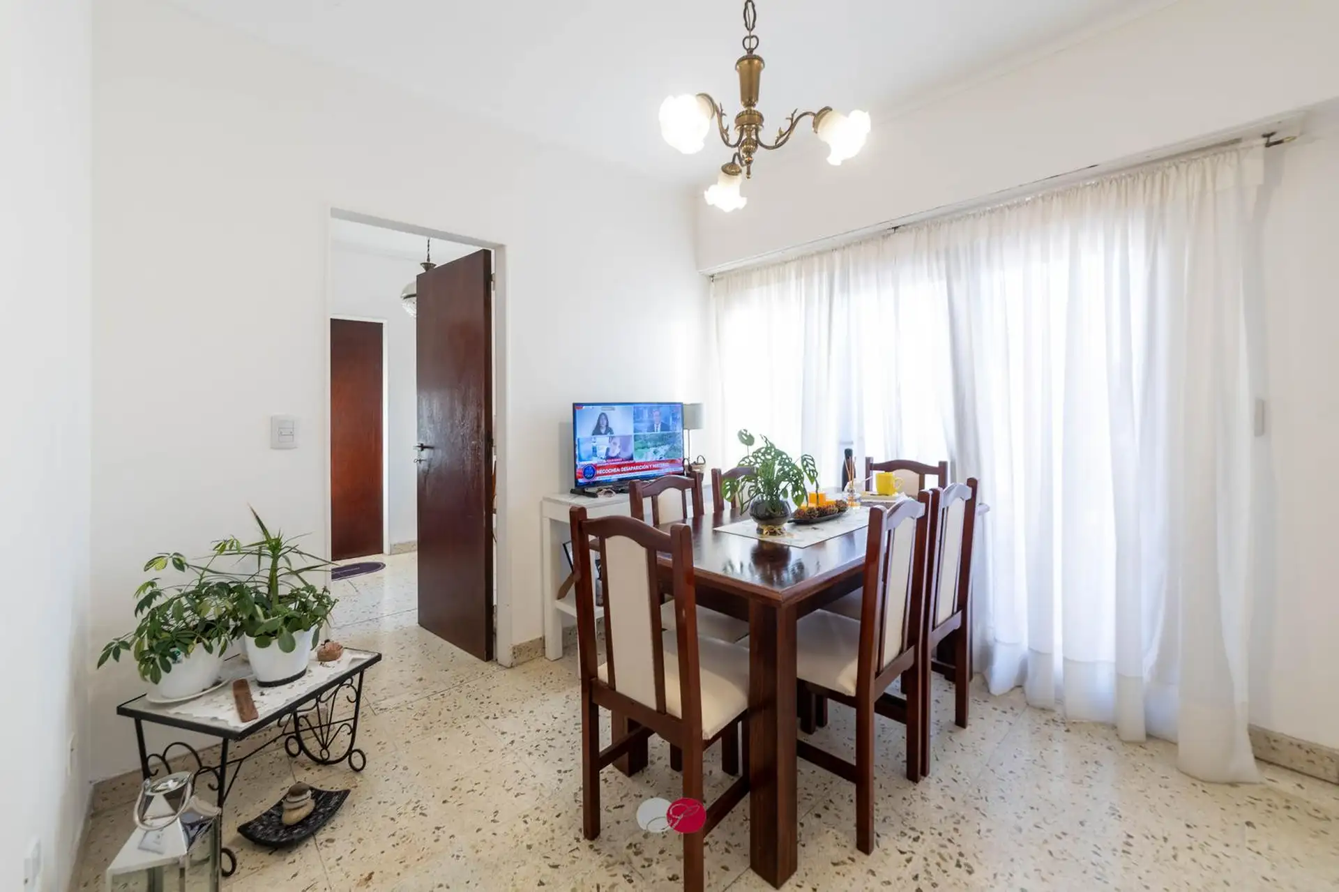 Departamento con locales - Zona Libertad
