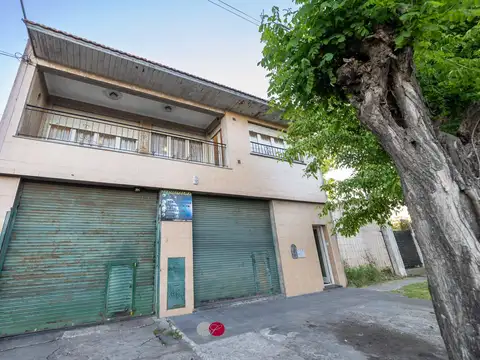 Departamento con locales - Zona Libertad