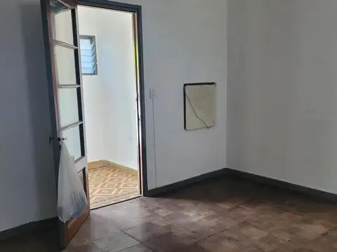 Depto Tipo Casa en Alquiler en Los Hornos, $ 415.000