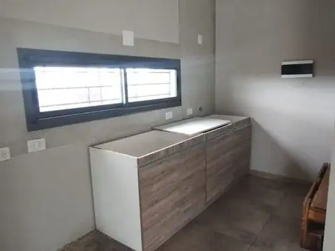 CASA CON PILETA EN VENTA VISTALBA LUJAN DE CUYO