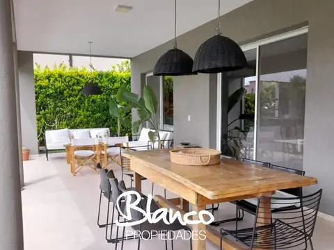 Casa 4 ambientes con 3 baños