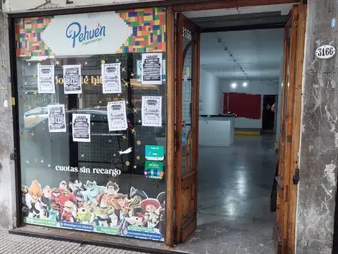 Excelente local comercial en alquiler en Villa del Parque.