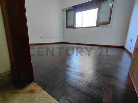 Av. Hipolito Yrigoyen 4500, Piso 1