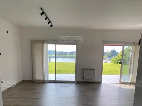 Casa en Alquiler con 1 cochera