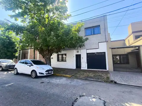 Casa 4 ambientes c/pileta y cochera