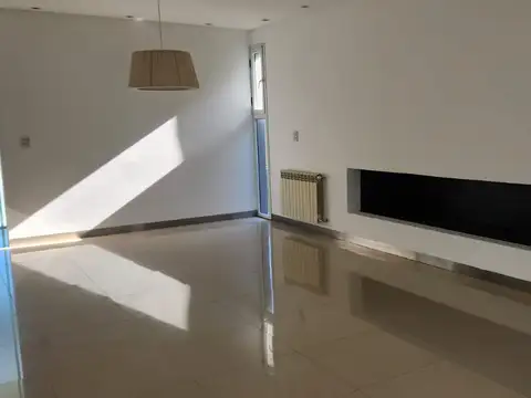 Casa en Alquiler en Aldea, USD 2.500