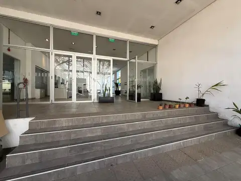 Propiedad en Venta con Oficinas, Parque Patricios.