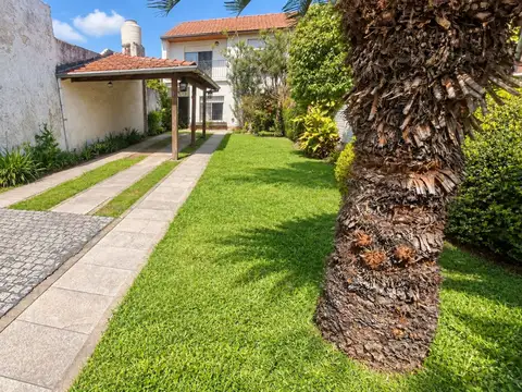 Casa en Venta con 5 cocheras