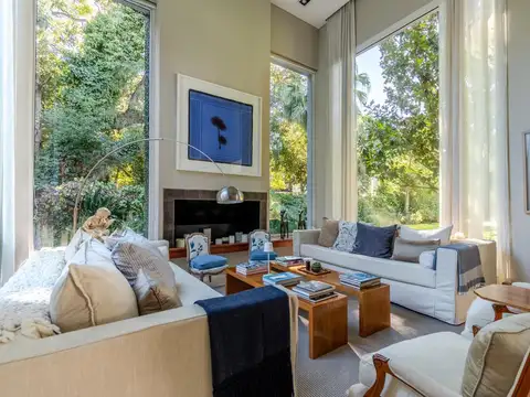 Casa en Venta con 6 cocheras