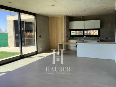 Casa 6 ambientes con 2 baños