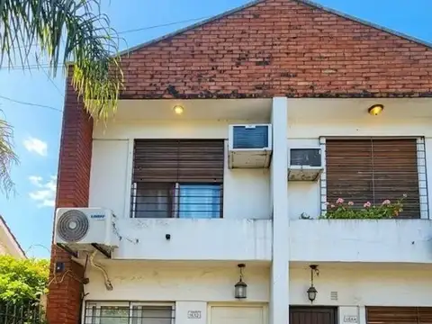 DÚPLEX DE 3 AMBIENTES EN CASTELAR NORTE APTO CREDITO