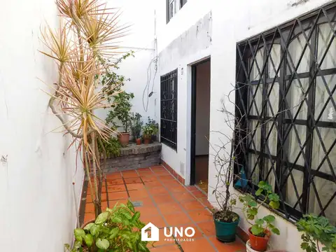 Marcos Paz y Av. Francia - Casa de 1 Dormitorio.