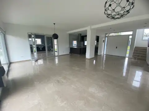 Casa en Alquiler de 3 dormitorios