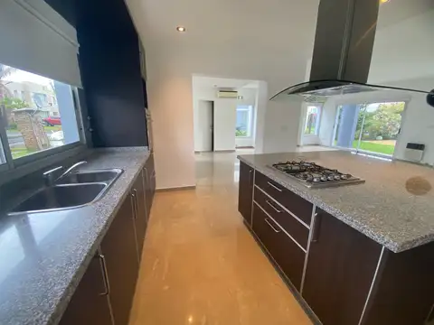 Casa en Alquiler al Norte