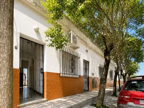 VENTA CASA TIPO PH 3 AMBIENTES, BERNAL.
