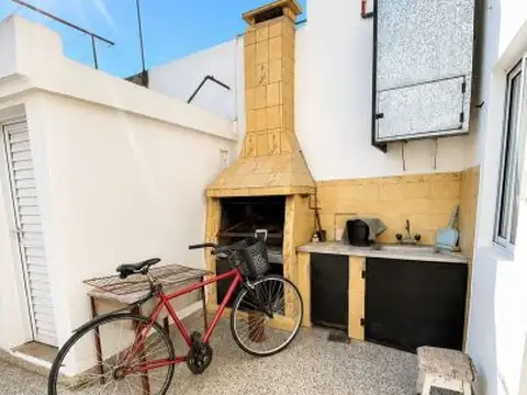 VENTA CASA TIPO PH 3 AMBIENTES, BERNAL.