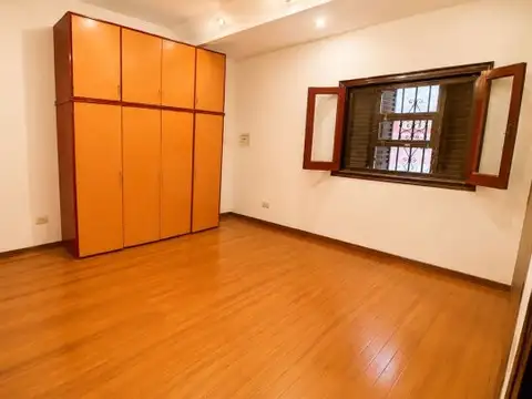 Depto Tipo Casa en Venta en Bernal Oeste, USD 49.000
