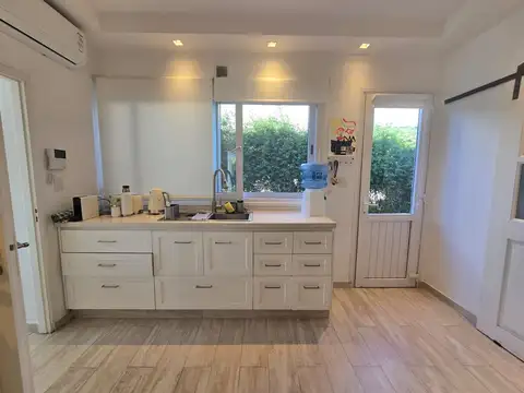 VENTA CASA CON PISCINA BARRIO STA ELENA PILAR ESTE