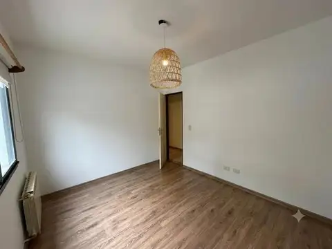 Casa en Alquiler con 3 cocheras