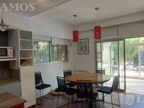 Casa en Venta con 3 cocheras