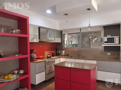 Casa 5 ambientes con 2 baños