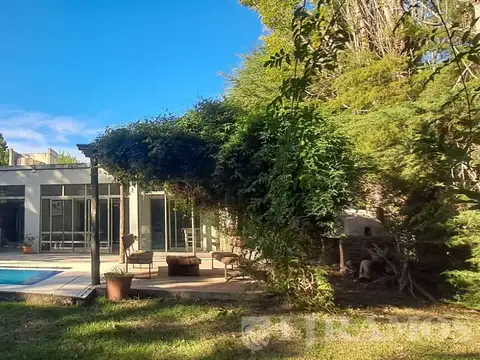 Casa 5 ambientes en Barrio Los Eucaliptus - Haras Santa Maria - MB