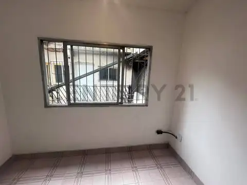Avenida Carlos Calvo 2100, Piso 0
