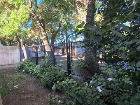 Casa 8 ambientes con 2 baños