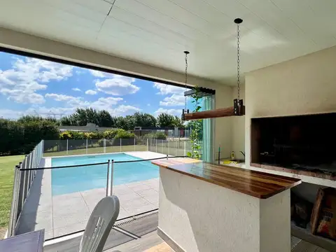 Casa en Venta con 6 cocheras