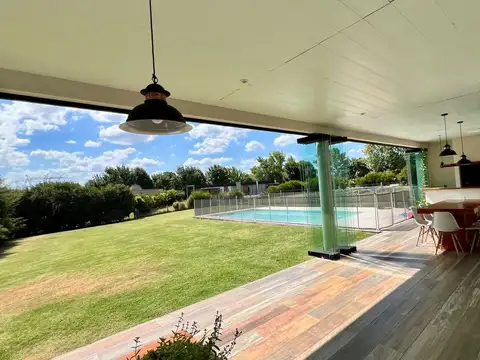 Muy linda casa en VENTA en Altos de Manzanares, Pilar.