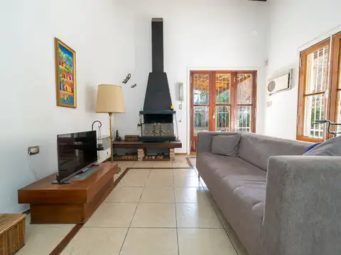 CASA EN VENTA 2 DORMITORIOS + COMODIN