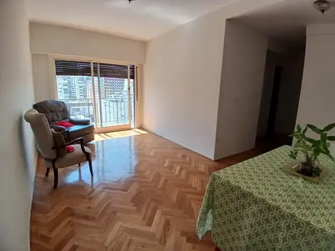 Excelente depto al contrafrente de 4 amb con dependencia!