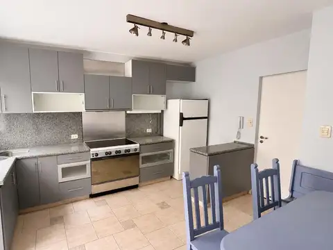 Casa en Alquiler con 1 cochera