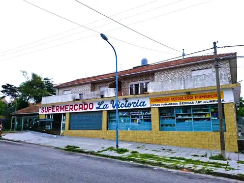 Venta local y departamentos 3 ambientes P. Mogotes