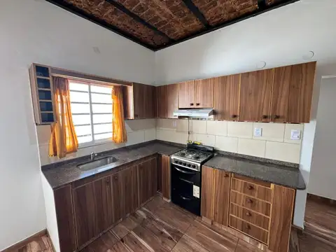 Casa 3 ambientes con 1 baño