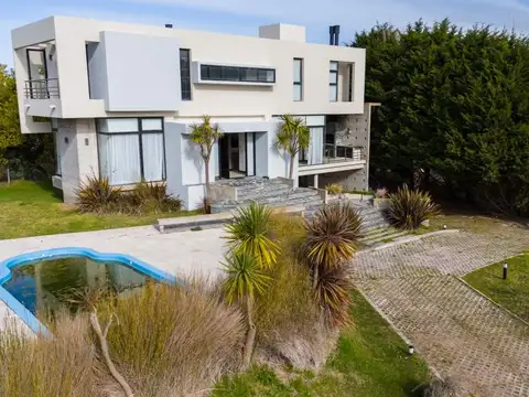 Casa en Alquiler Temporal con 2 cocheras