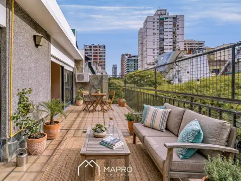 Luminoso 3 ambientes a refaccionar con balcon terraza en Las Cañitas