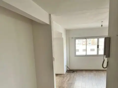 Avenida Varela 165 e/ Coronel Ramón L. Falcón y Avenida Juan Bautista Alberdi